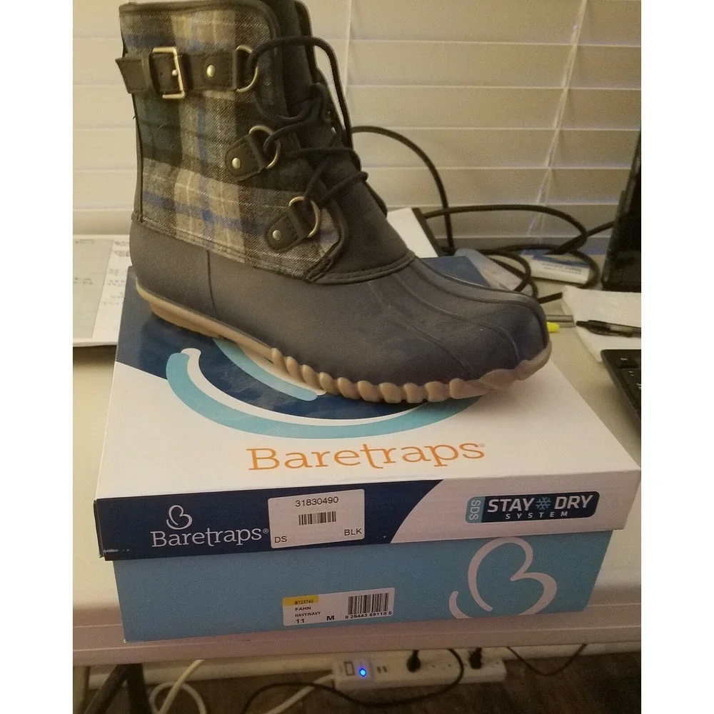 Bare‎ Traps Navy Plaid Water Proof Boots SZ11 NWBX